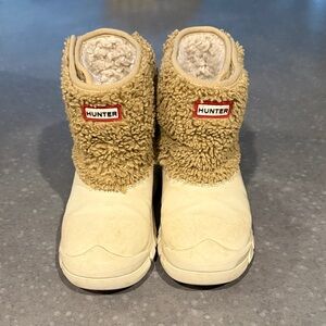 Kids Hunter Tan and Cream Fleece Boots UK size 12